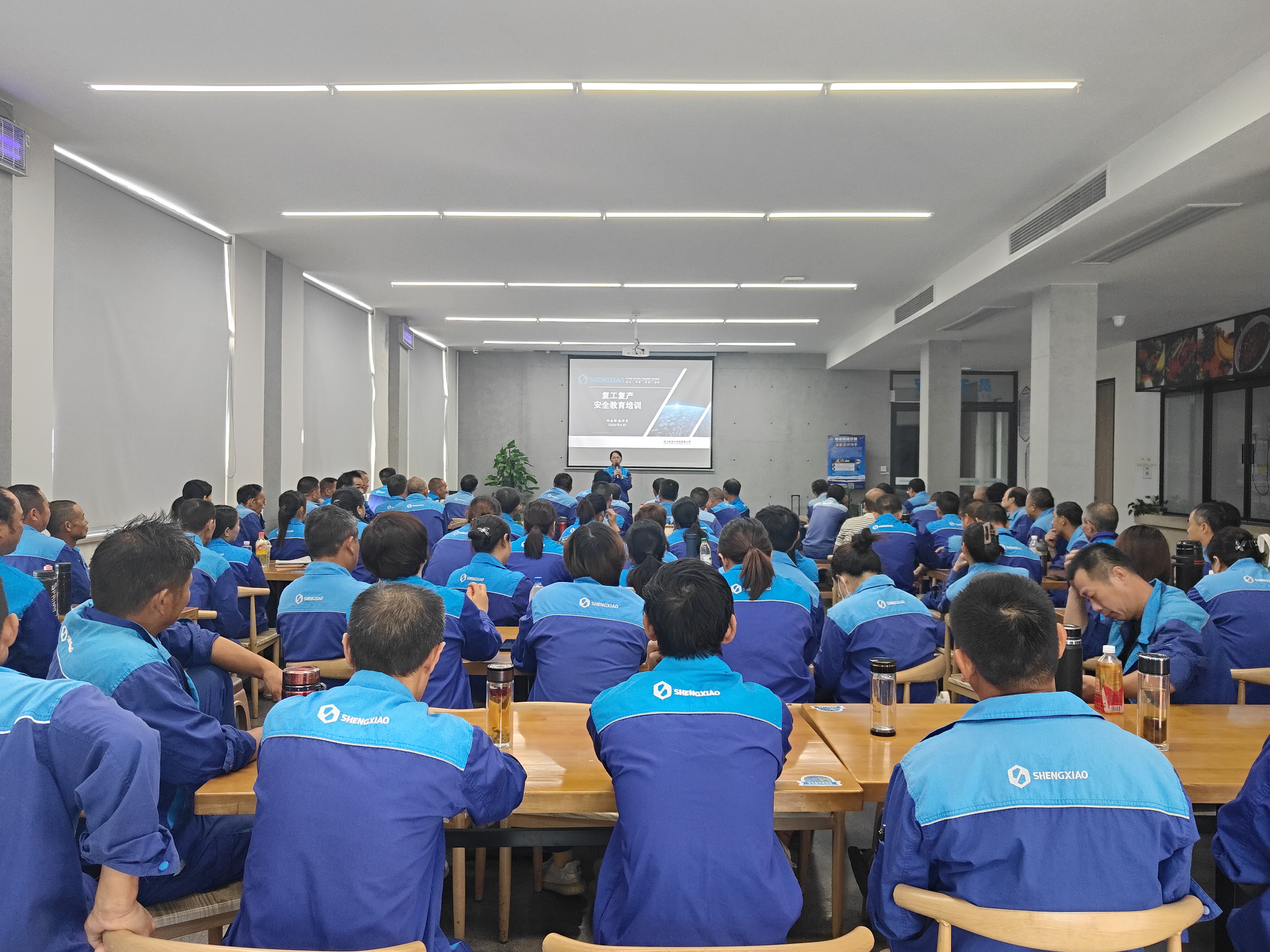 金秋九月，致敬光輝引路人